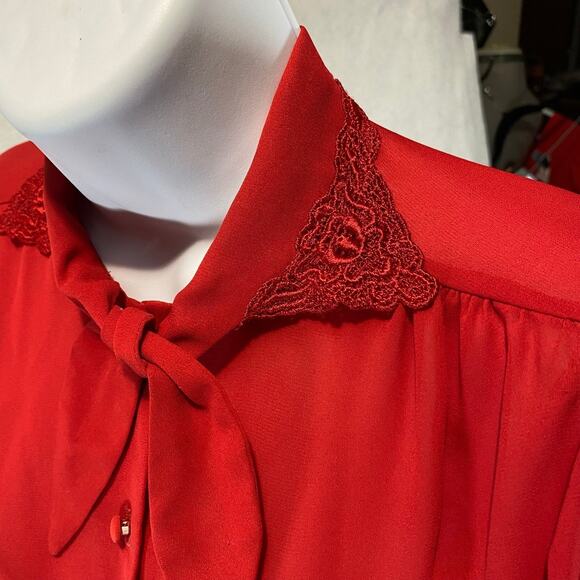 CHERI-ALAN Ltd. NewYork Embroidered Red Retro/Vintage blouse - Picture 3 of 12